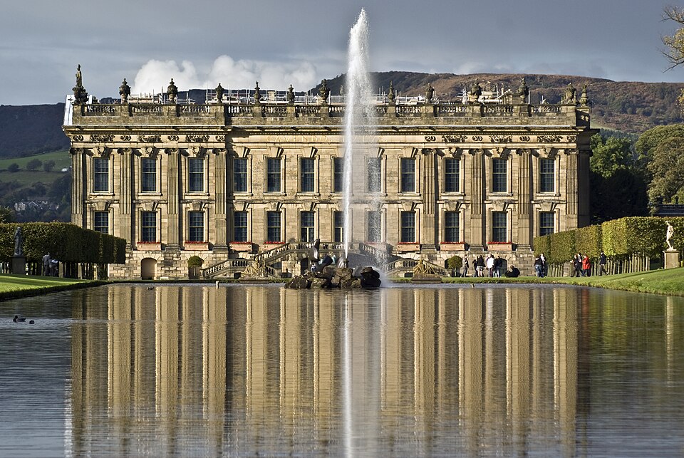 Chatsworth House and fountain in Derbyshire